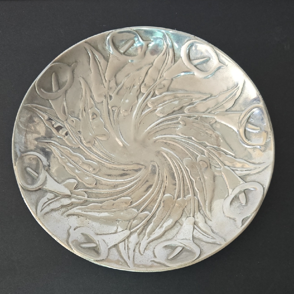 Hand Made in Mexico 11" Silver Metal Decorative Calla Lilly Design Plate